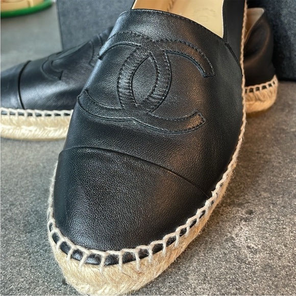 Chanel Espadrilles in Excellent Condition - Picture 6 of 6